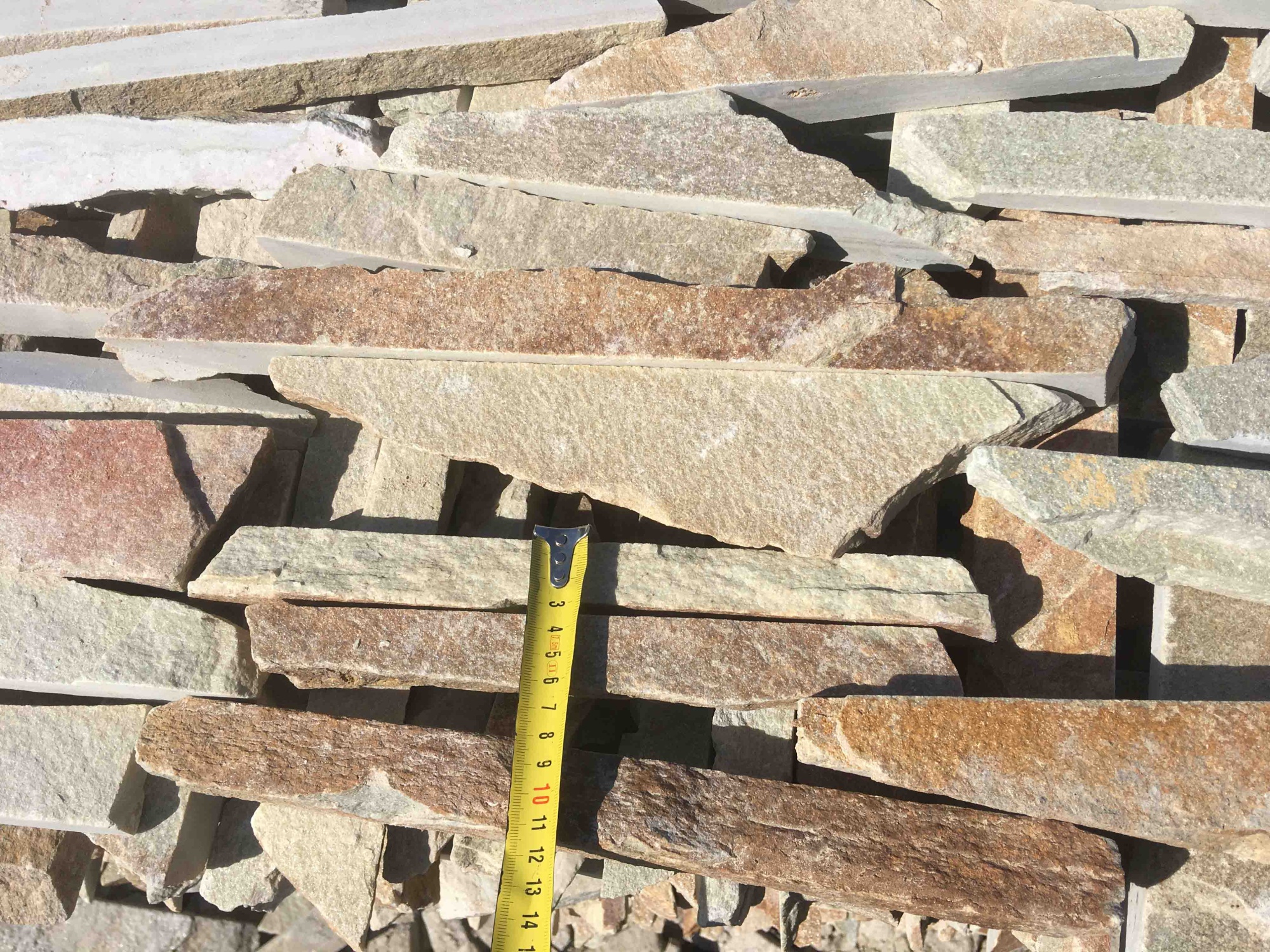 Горбушка златолит золотистый для облицовки купить в Копейске