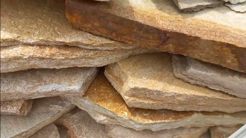 Плитняк златолит жёлтый золотистый для отмостки купить в Копейске