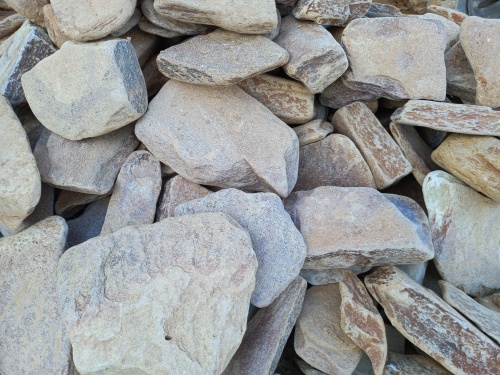 Златолит жёлтый, жёлто-зелёный глыбки и валуны для ланшафтного дизайна купить в Копейске