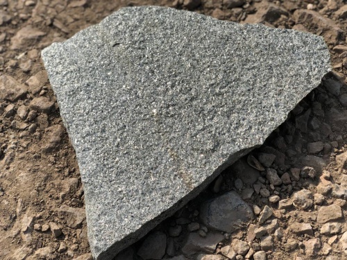 Плитняк златолит Уральский для цоколя, отмостки купить в Копейске