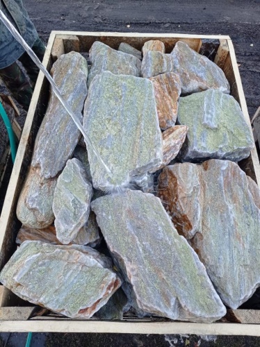 Златолит жёлтый, жёлто-зелёный глыбки и валуны для ланшафтного дизайна купить в Копейске