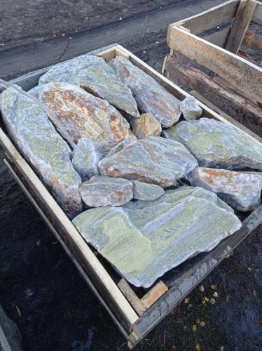 Златолит жёлтый, жёлто-зелёный глыбки и валуны для ланшафтного дизайна купить в Копейске
