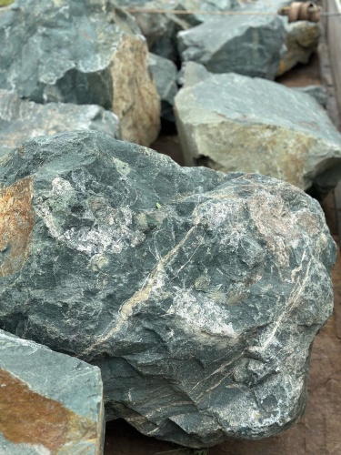 Камни для ландшафтного дизайна зелёные 10-60 килограмм купить в Копейске