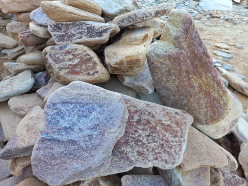 Златолит жёлтый, жёлто-зелёный глыбки и валуны для ланшафтного дизайна купить в Копейске