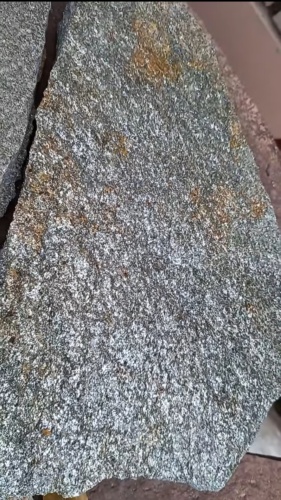 Плитняк златолит серебристый для цоколя, отмостки купить в Копейске