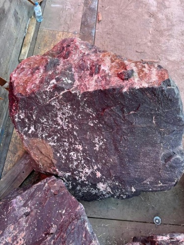 Камни для ландшафтного дизайна красно-фиолетовые 10-60 килограмм купить в Копейске