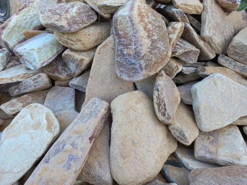 Златолит жёлтый, жёлто-зелёный глыбки и валуны для ланшафтного дизайна купить в Копейске