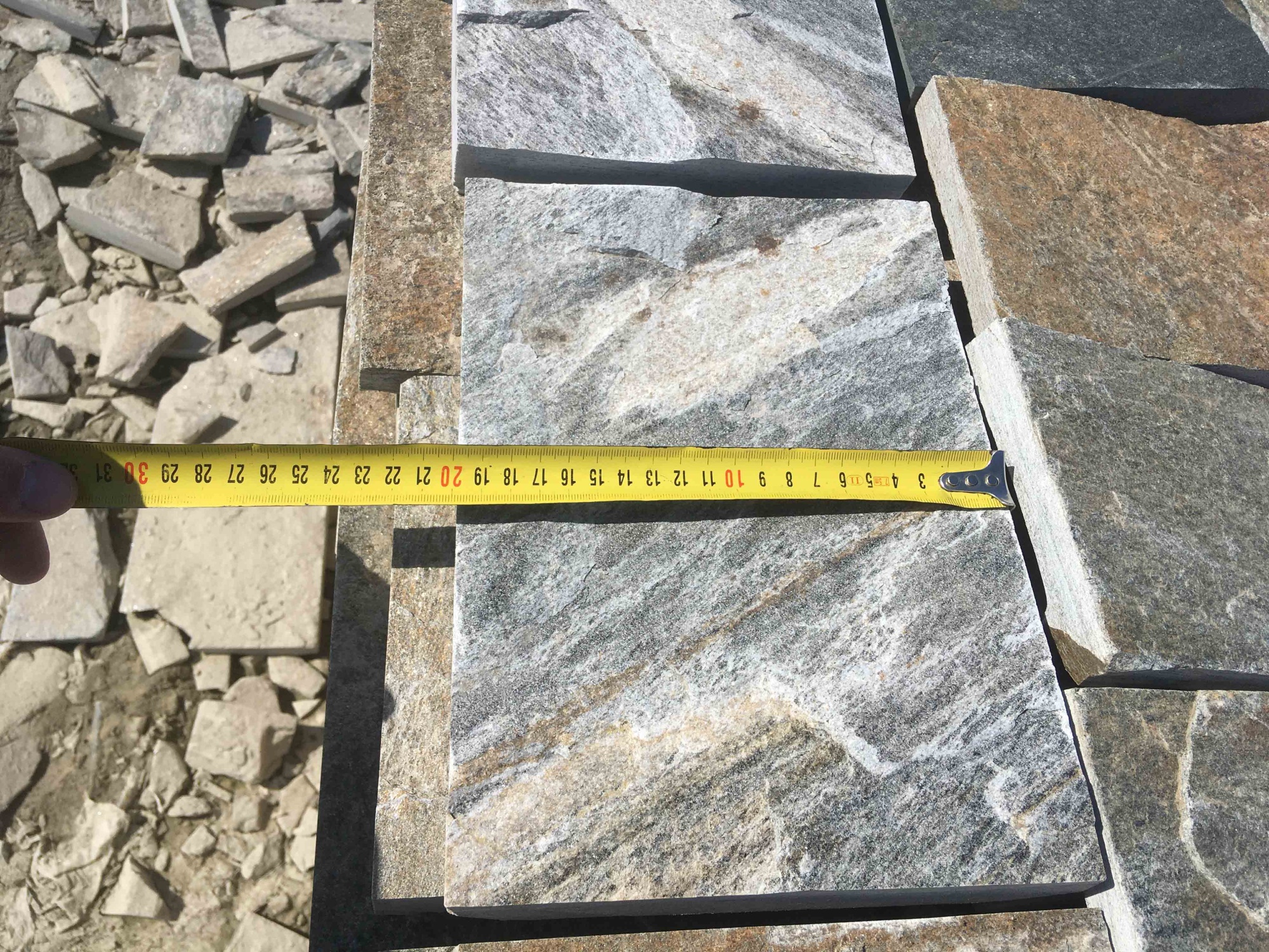 Плитка пилёная златолит Уральский для цоколя, отмостки купить в Копейске