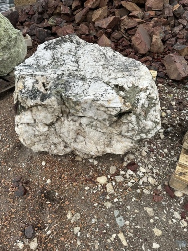 белый кварц валуны