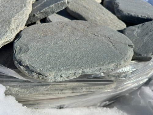 Плитняк златолит зелёный галтованный для мощения на бетон купить в Копейске