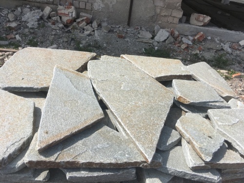 Златолит серебристый галтованный для лестниц купить в Копейске